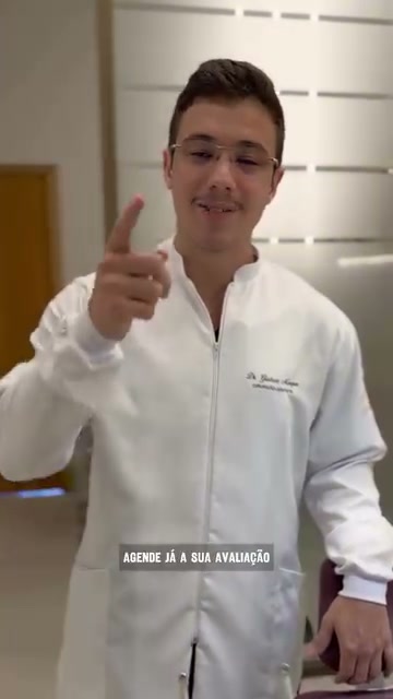 Dr. Gustavo Marques Carvalho no consultório